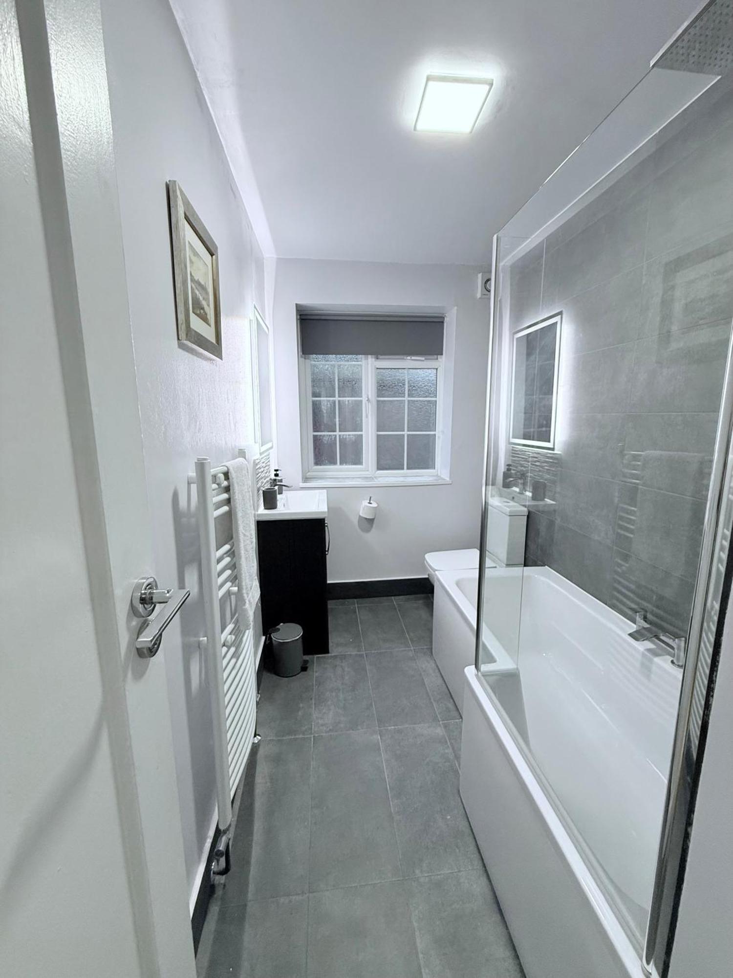 Staylondon - Sleeps 6 With Free Parking - Tourist, Concerts & Matches エクステリア 写真